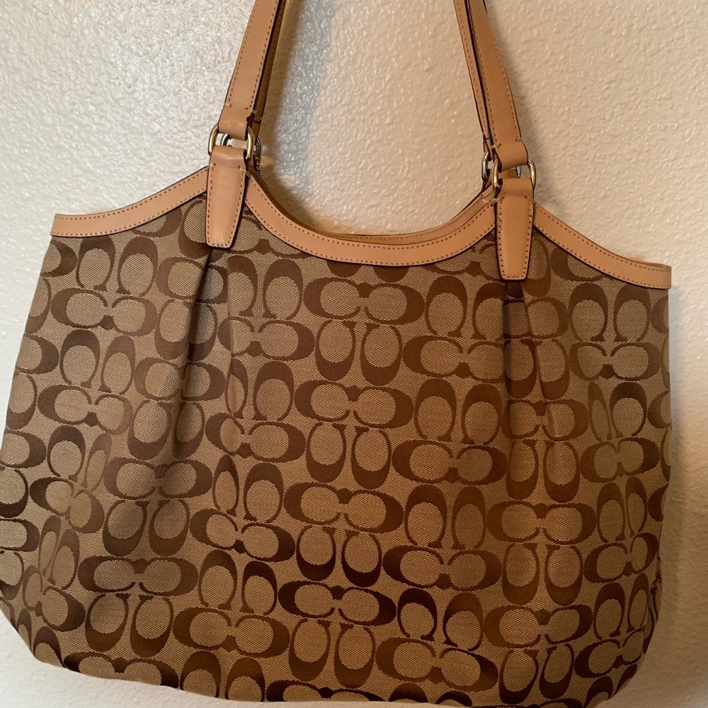 Authentic Coach handbag - Picture 2 of 5